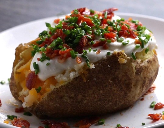 Nutritious Lunch Ideas Featuring Microwave Baked Potatoes